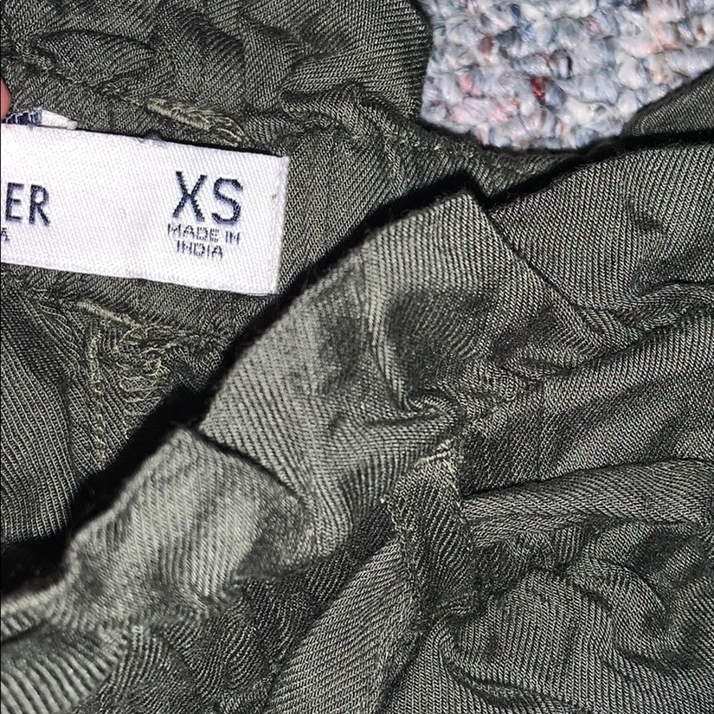NWOT hollister ultra high rise green shorts - Picture 3 of 3